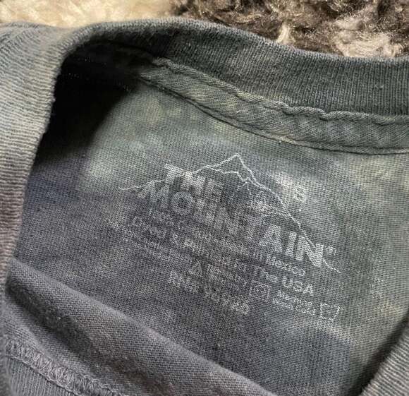 Vintage 2002 The Mountain Blue Eyes Wolf Tie Dye Graphic T-Shirt - Picture 4 of 5